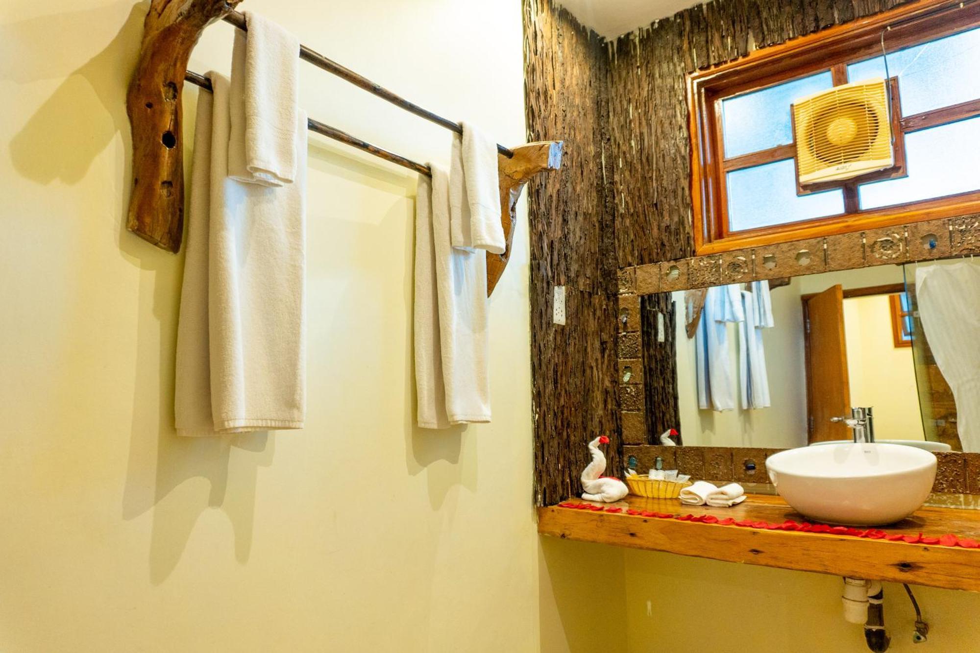 Weru Weru River Lodge Moshi Eksteriør billede